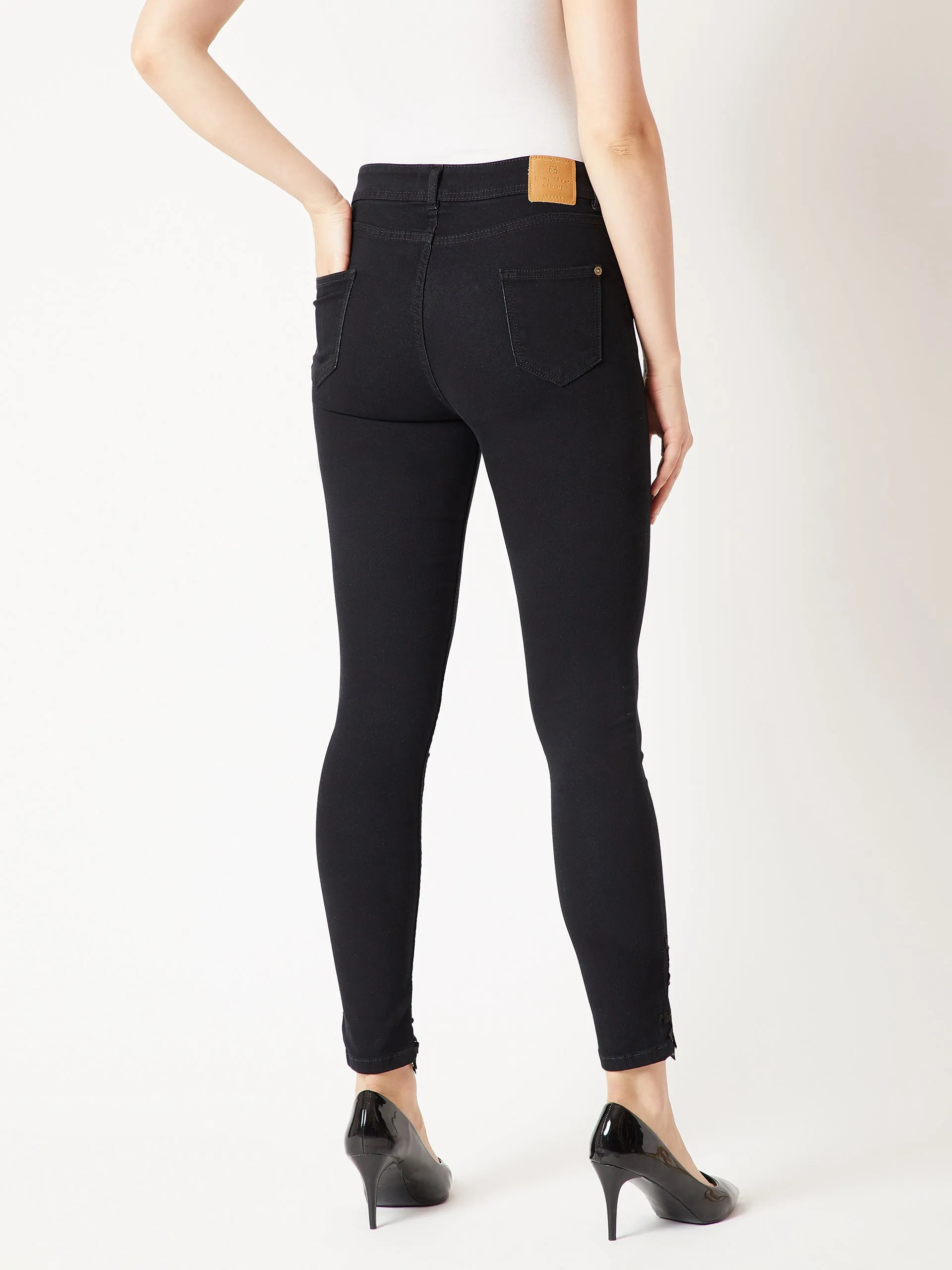 24/7 Comfort Black Slim-Fit Mid-Rise Cropped Embellished Stretchable Denim Jeans